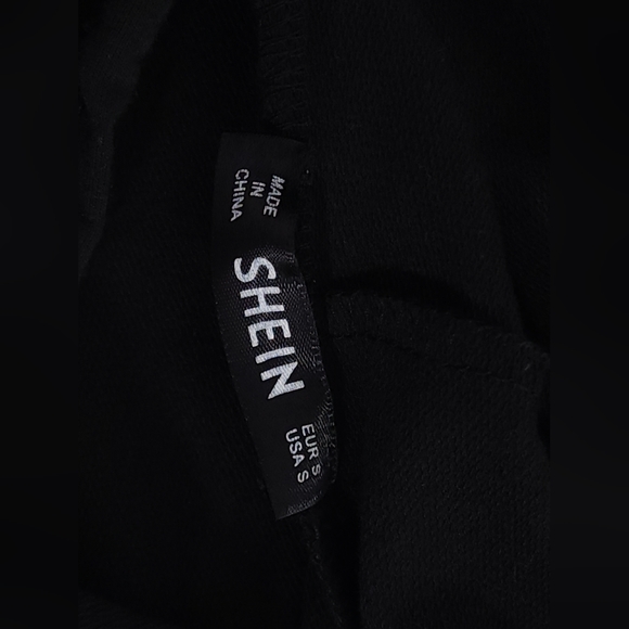 Shein "Friends Don't Lie" Women's Crop Hoodie Sweatshirt Size Small Black - Picture 8 of 10